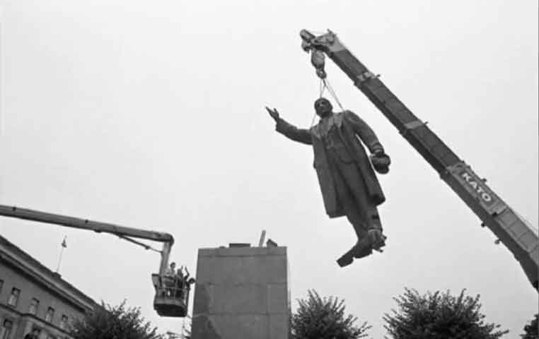 פינוי פסלים סובייטים מליטא לאחר הכרזת העצמאות